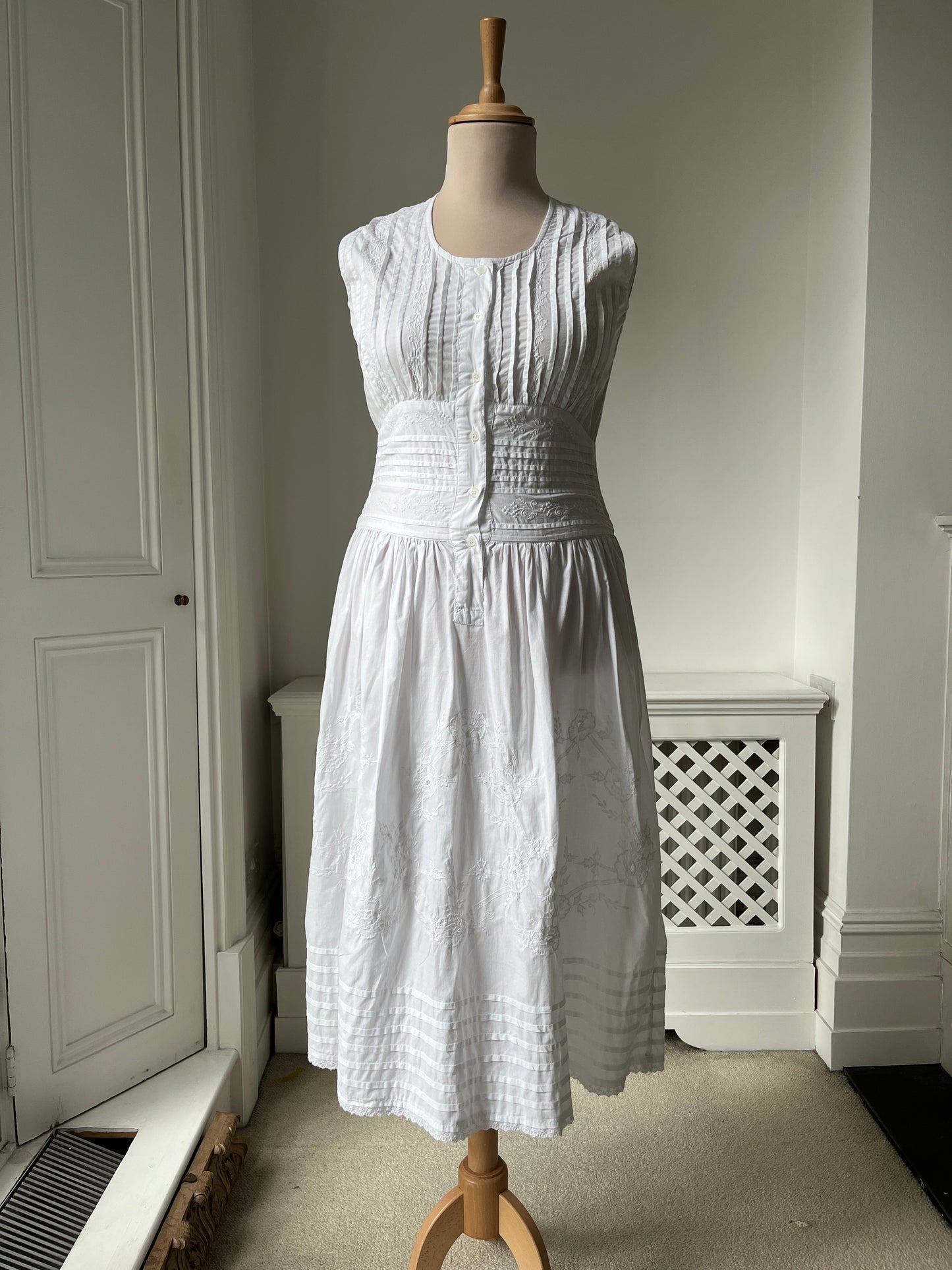 2000s White Cotton Embroidered Summer Dress
