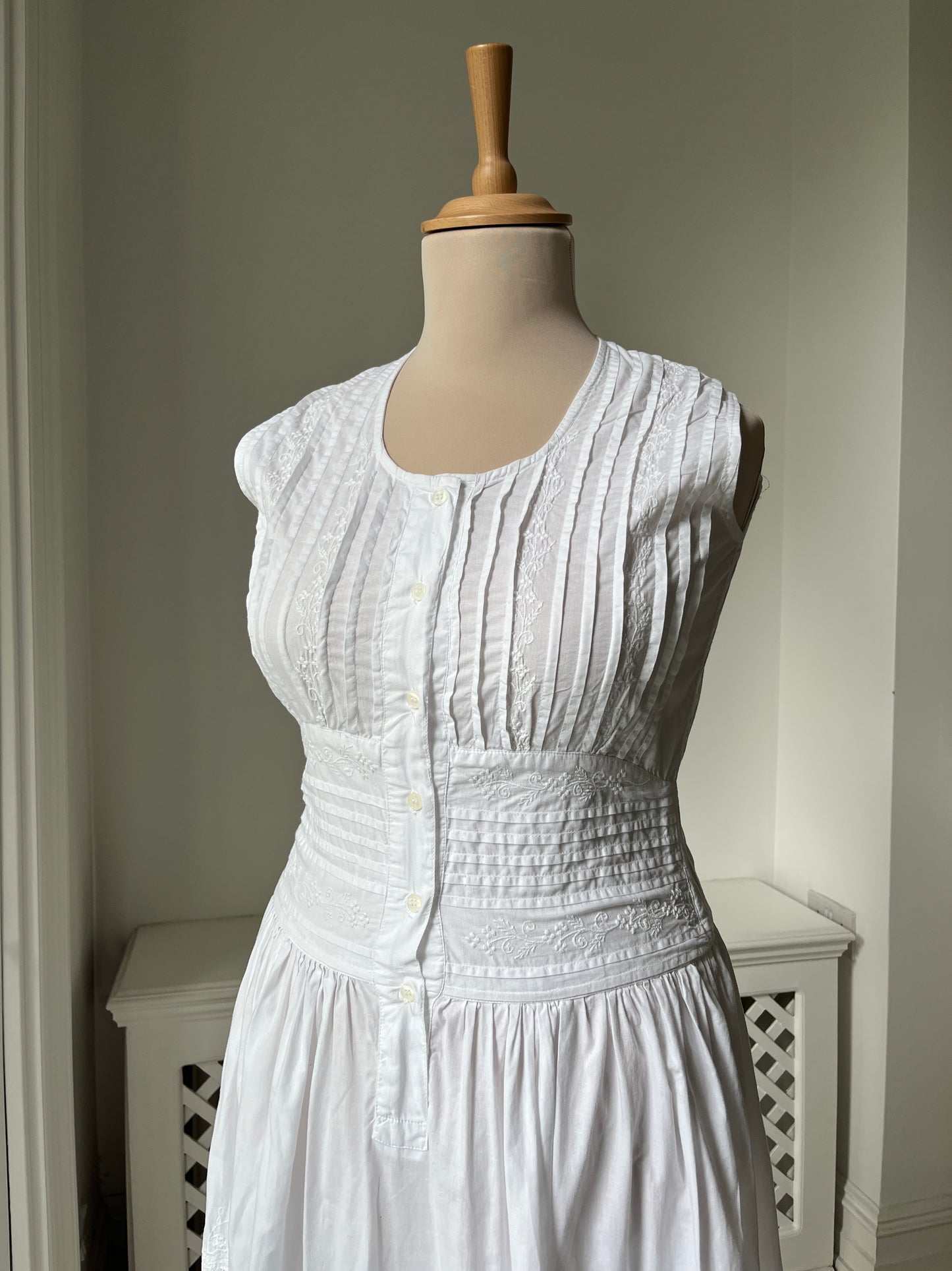 2000s White Cotton Embroidered Summer Dress