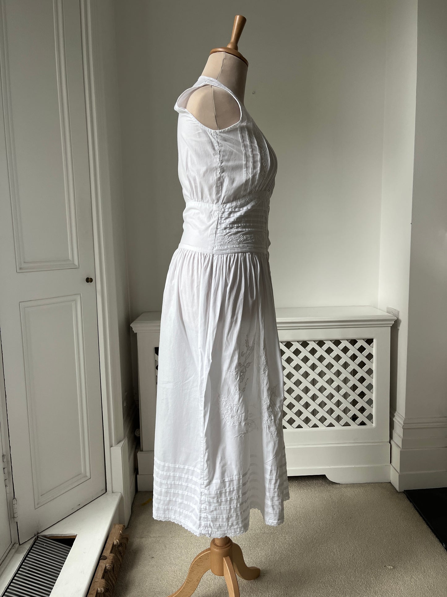 2000s White Cotton Embroidered Summer Dress