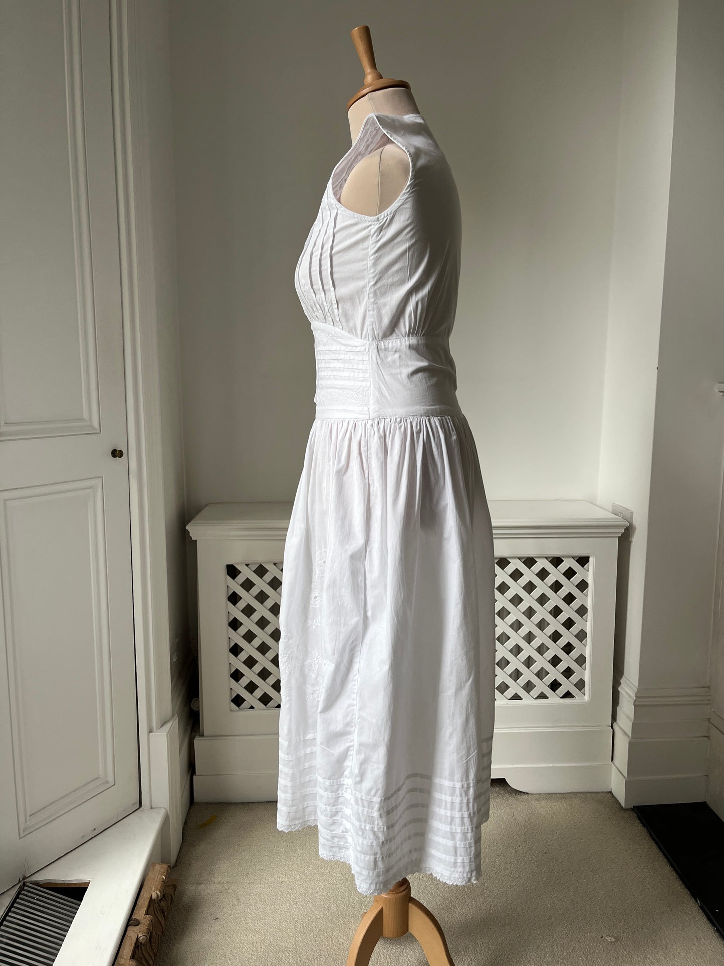 2000s White Cotton Embroidered Summer Dress