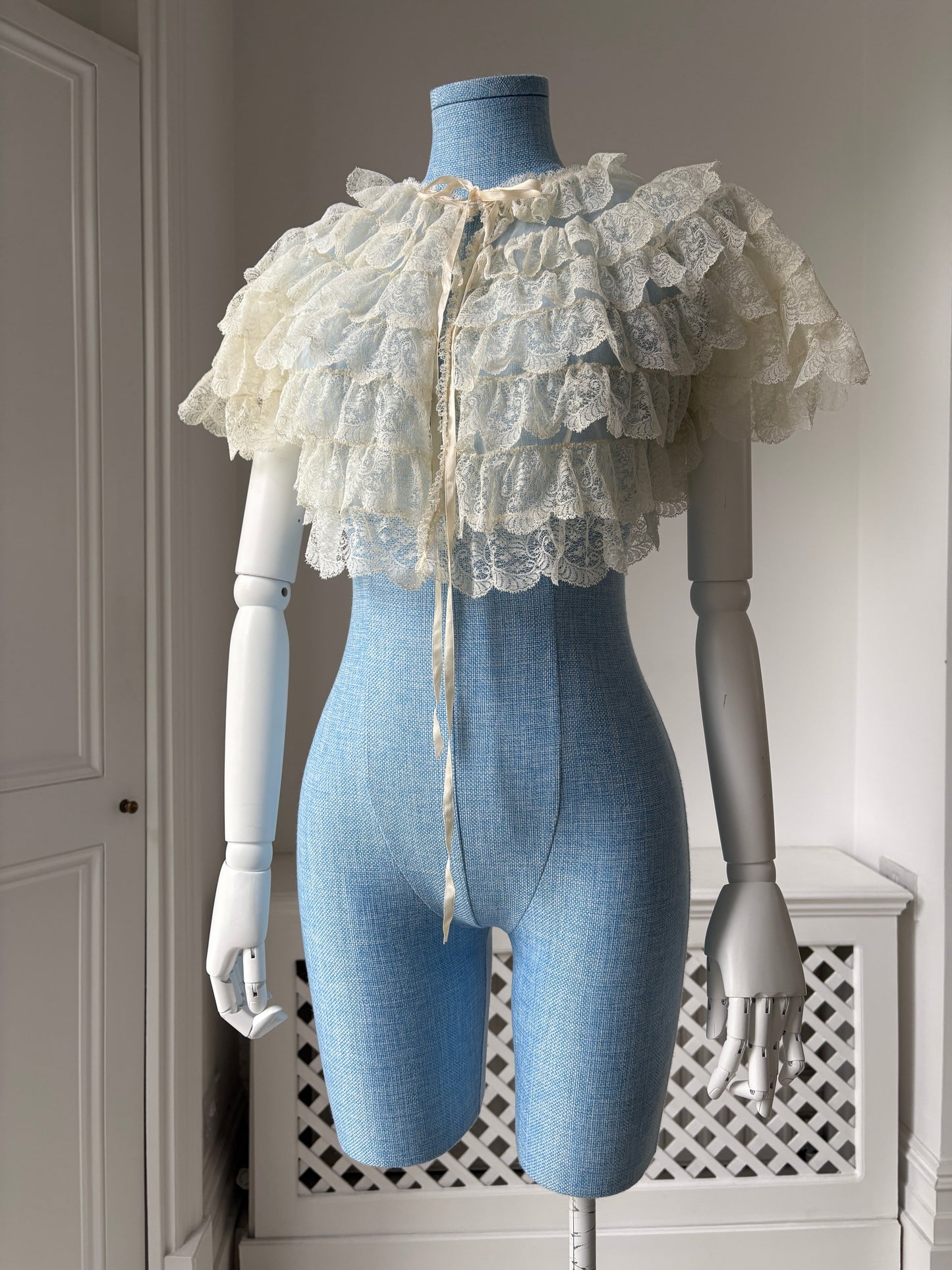 1950s Ruffle Lace Bed Jacket