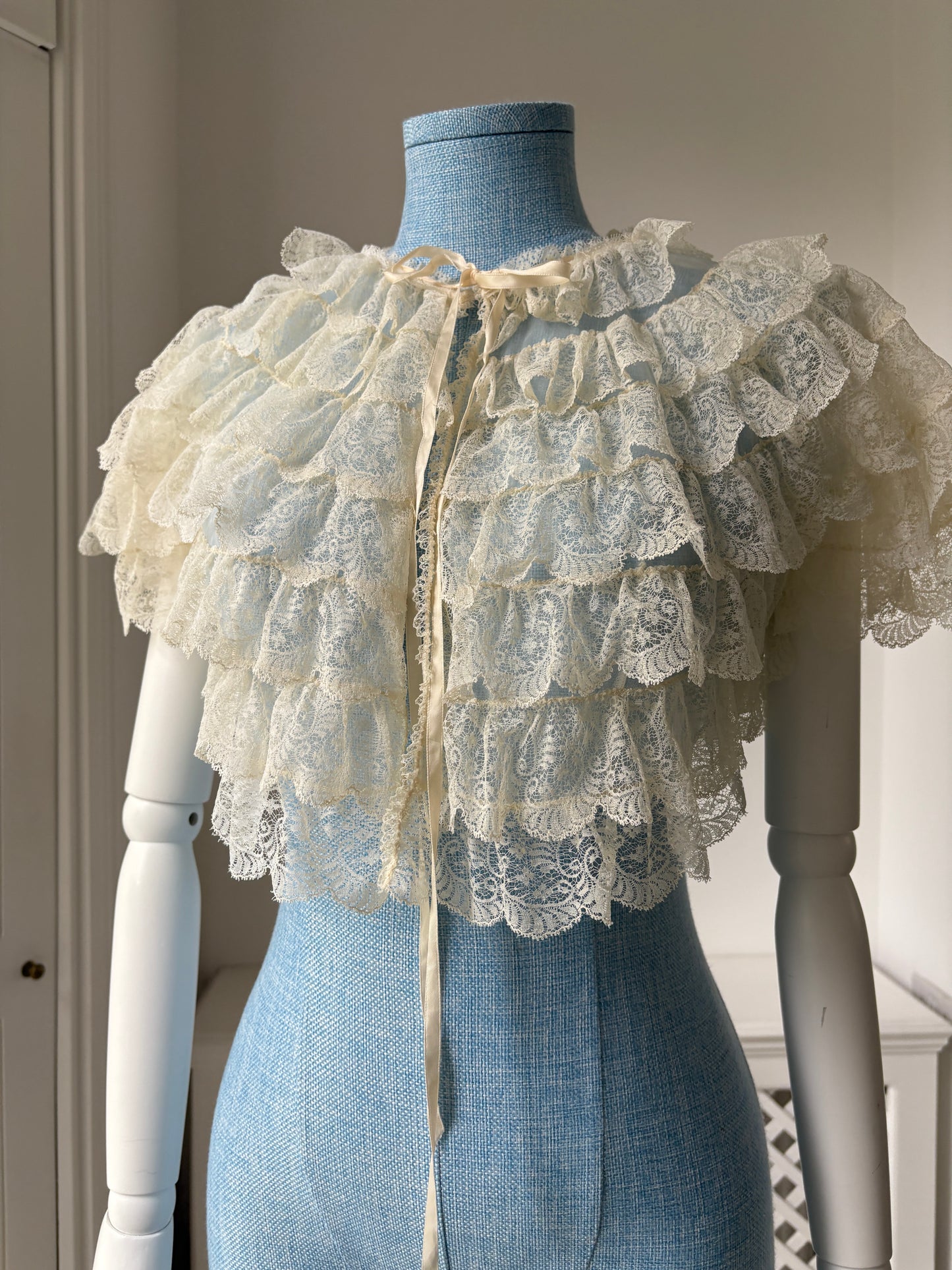 1950s Ruffle Lace Bed Jacket