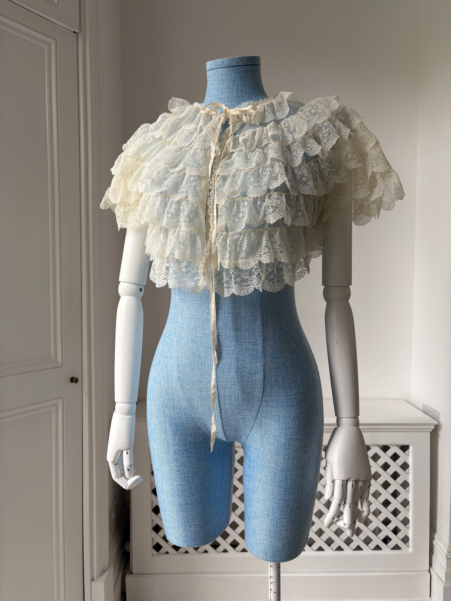 1950s Ruffle Lace Bed Jacket