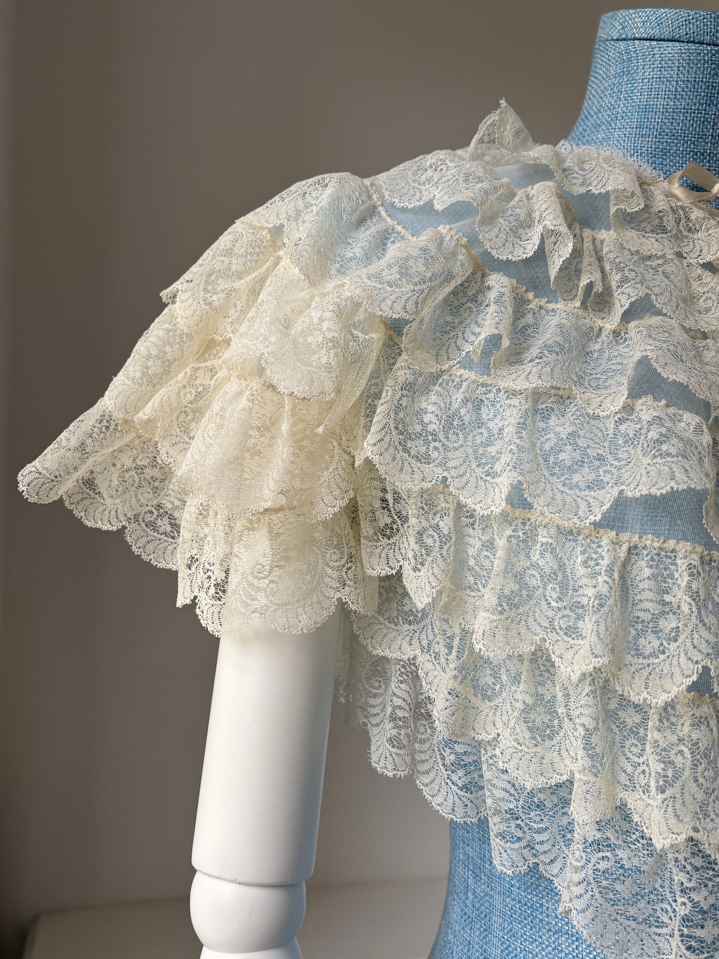 1950s Ruffle Lace Bed Jacket