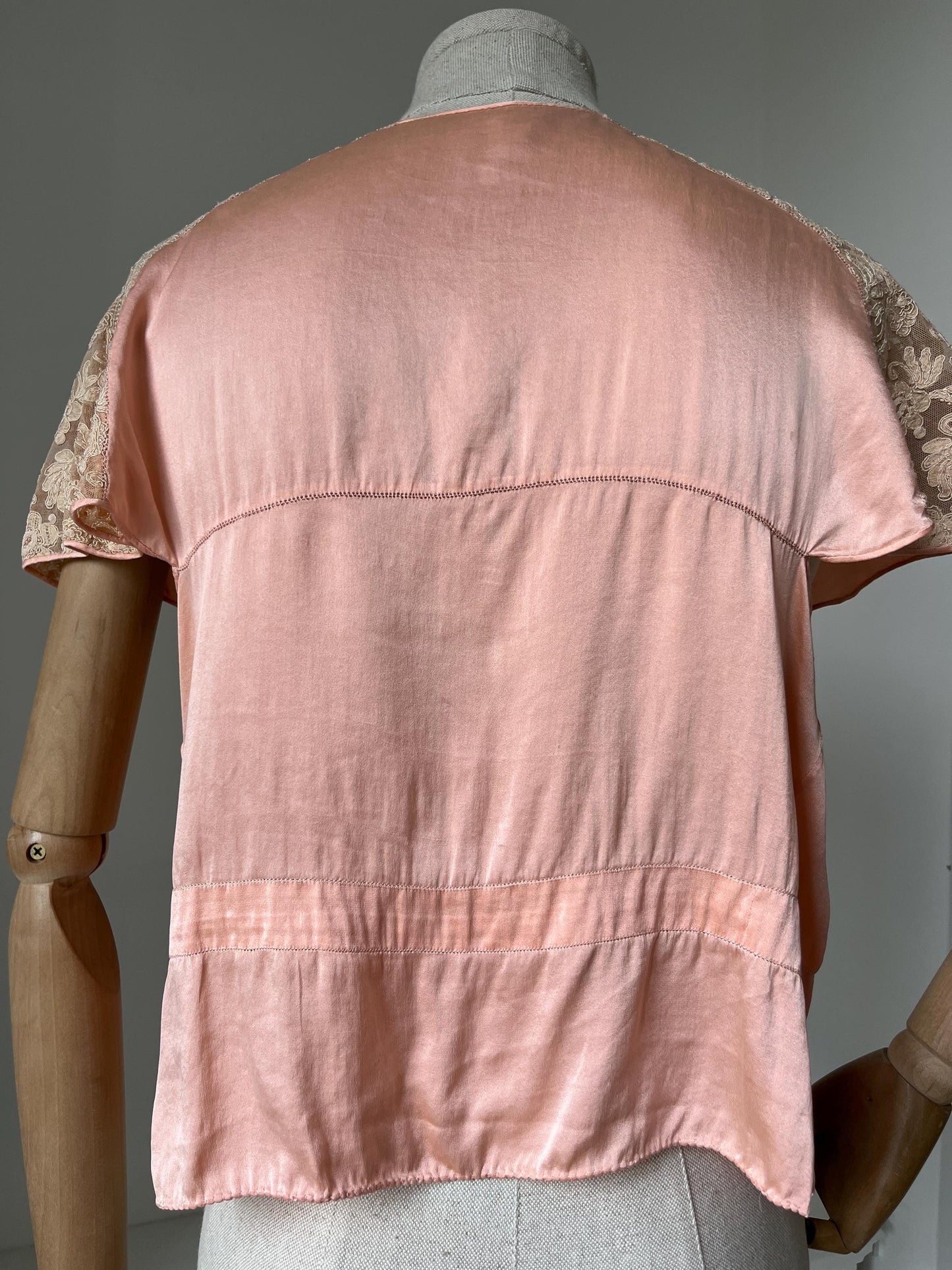 1930s Pink Silk Bed Jacket with Lace