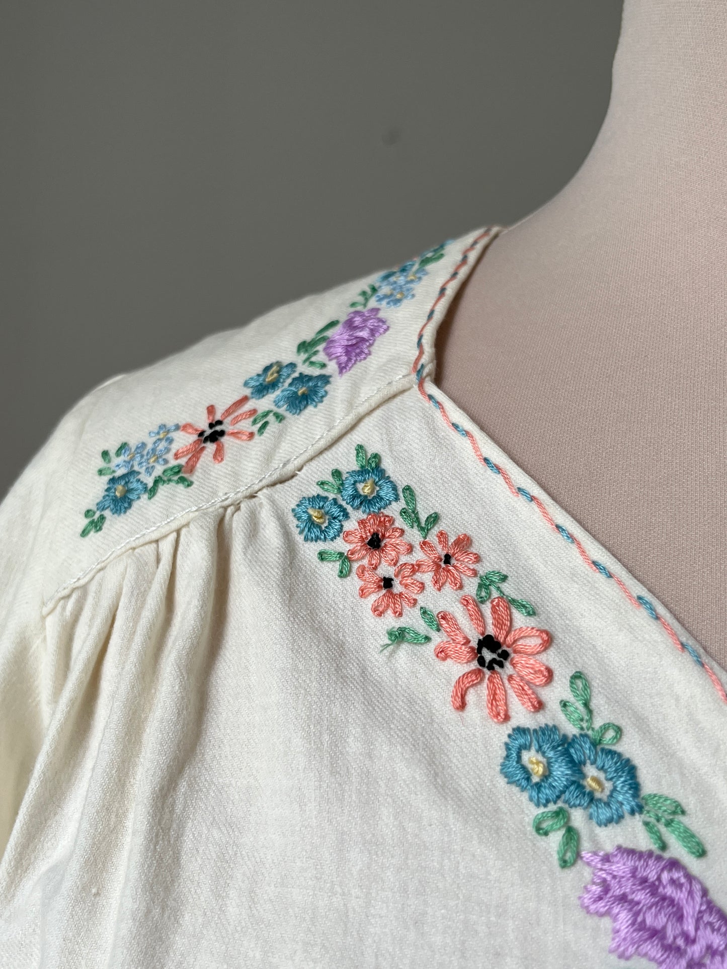 1940s Hand Embroidered Cotton Bed Jacket