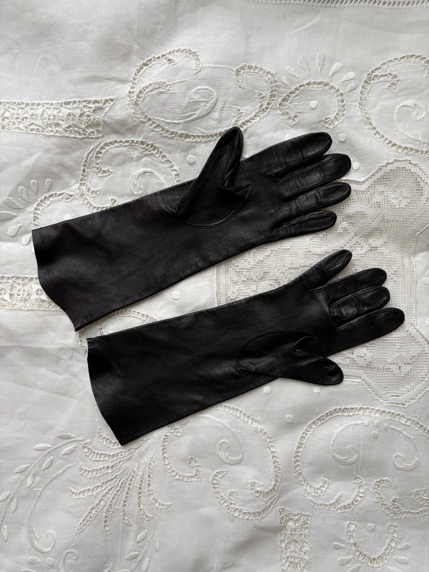 1960s Black Leather Gloves