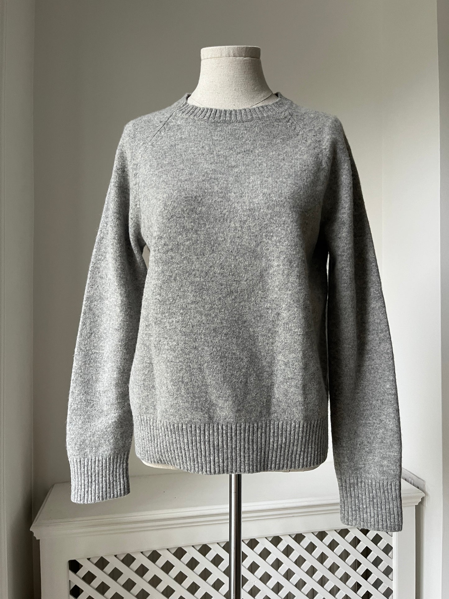 2000s Pre-loved 100% Lambswool Crew Neck Sweater