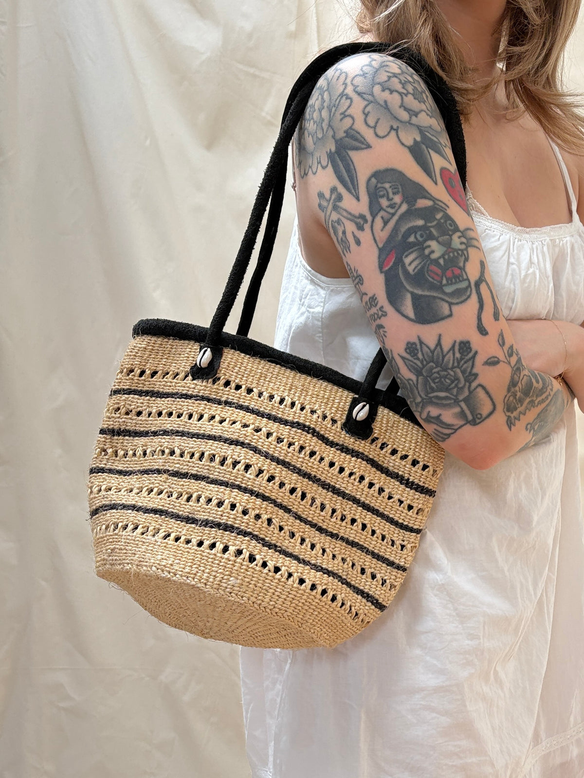 1990s Straw Handbag with Cowrie Shells