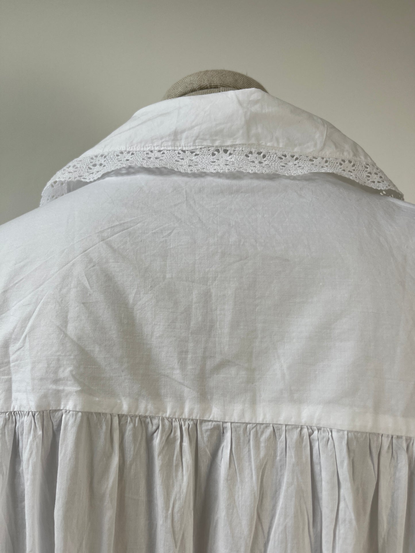 1900s 1910s Edwardian White Collared Cotton Smock Nightgown