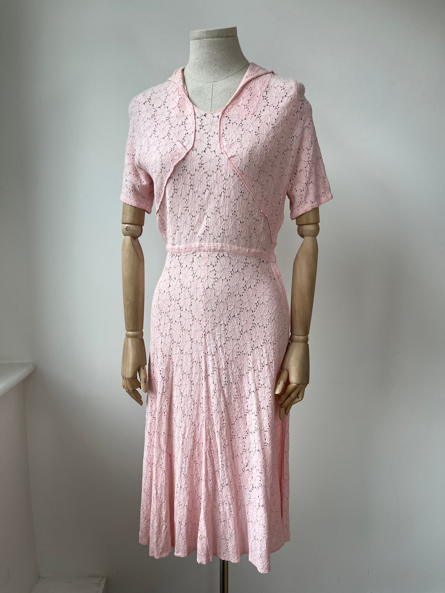 1930s 1940s Baby Pink Lace Collared Day Dress