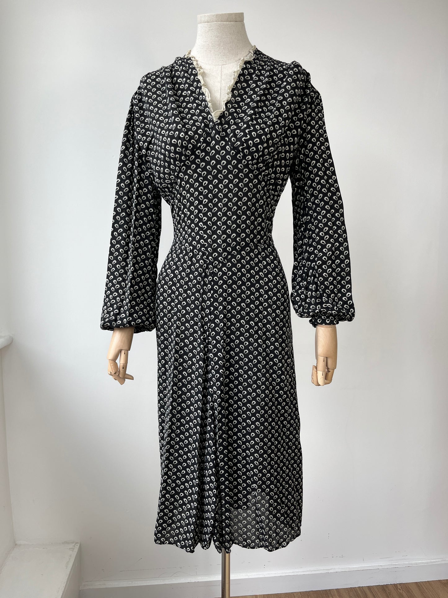 1930s Black and White Floral Crepe de Chine Dress with Blouson Sleeves