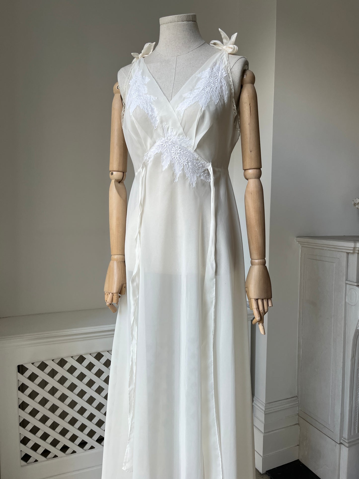 1950s Embroidered Cream Nightdress Slip