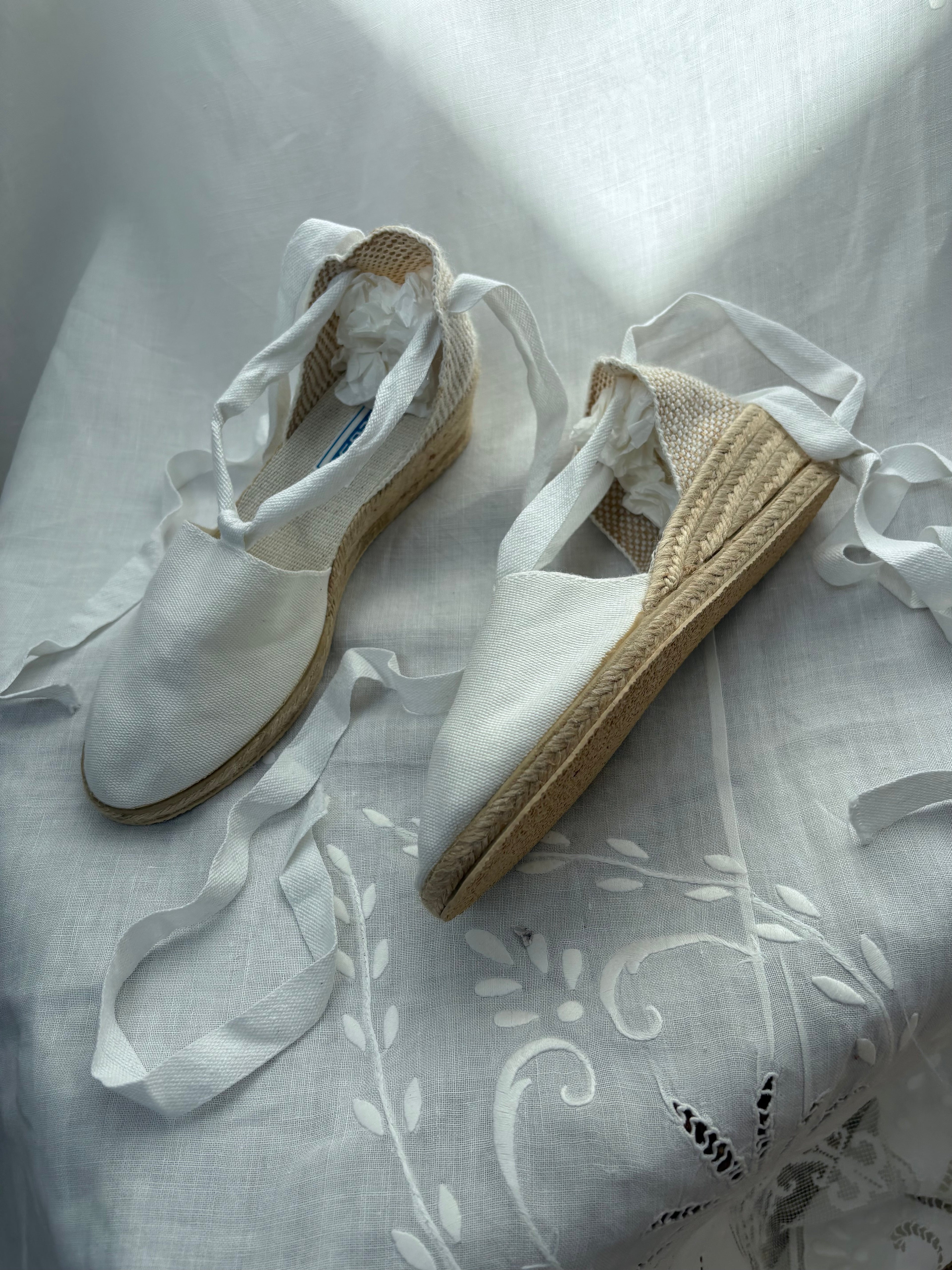 2000s White Espadrille Shoes