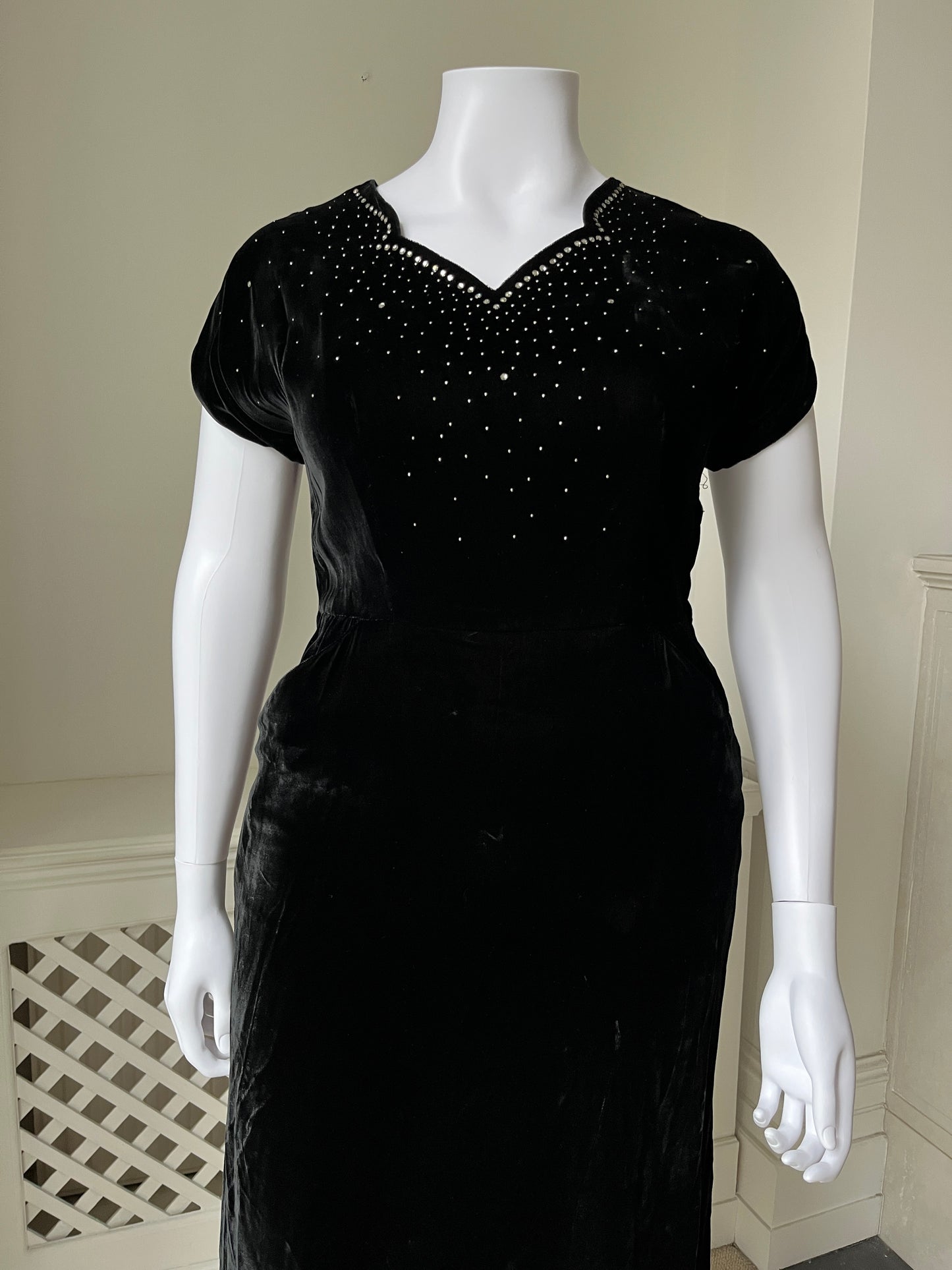 1950s 'Gloria Swanson' Black Velvet Evening Dress with Sparkles