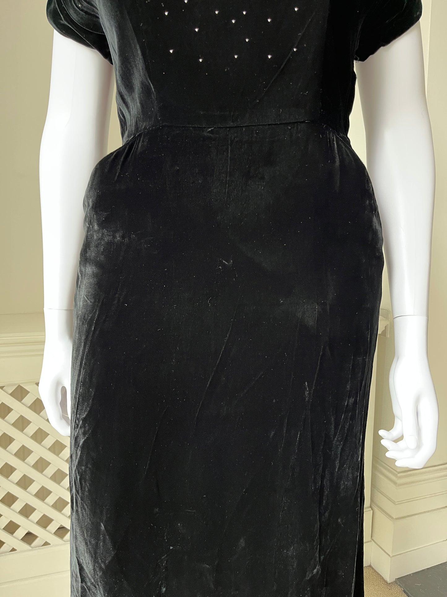 1950s 'Gloria Swanson' Black Velvet Evening Dress with Sparkles