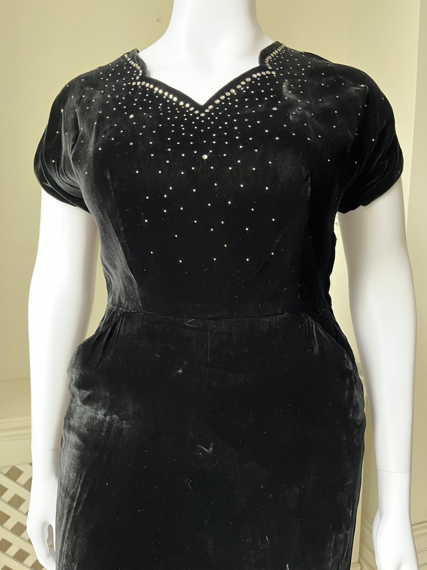 1950s 'Gloria Swanson' Black Velvet Evening Dress with Sparkles