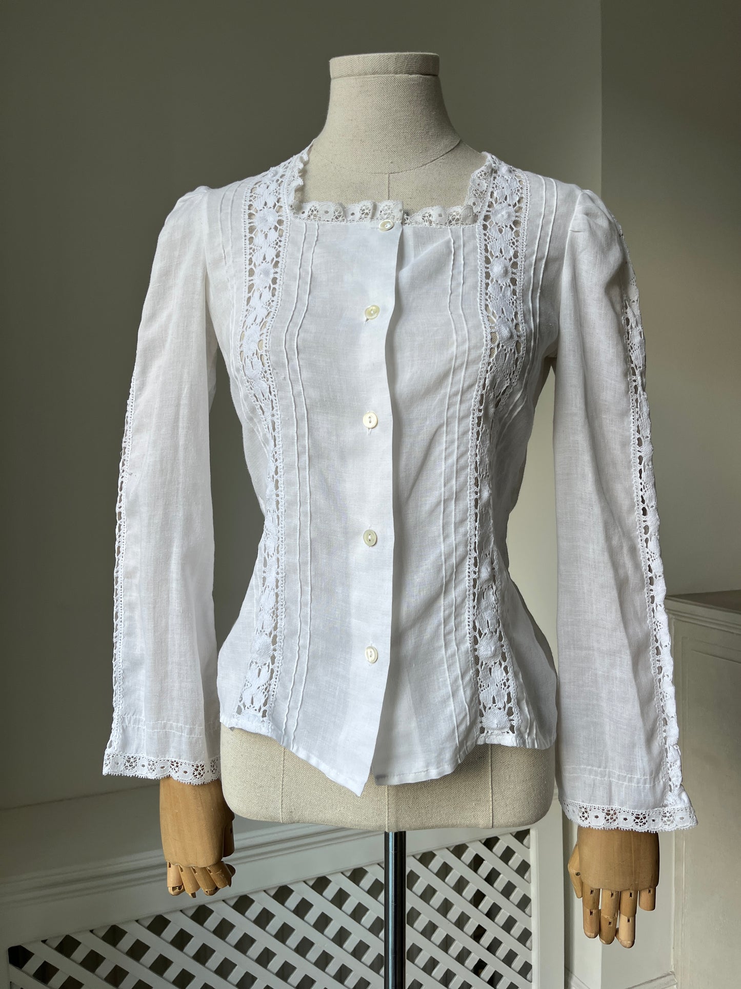 1970s 'Ines' White Cotton and Crochet Blouse