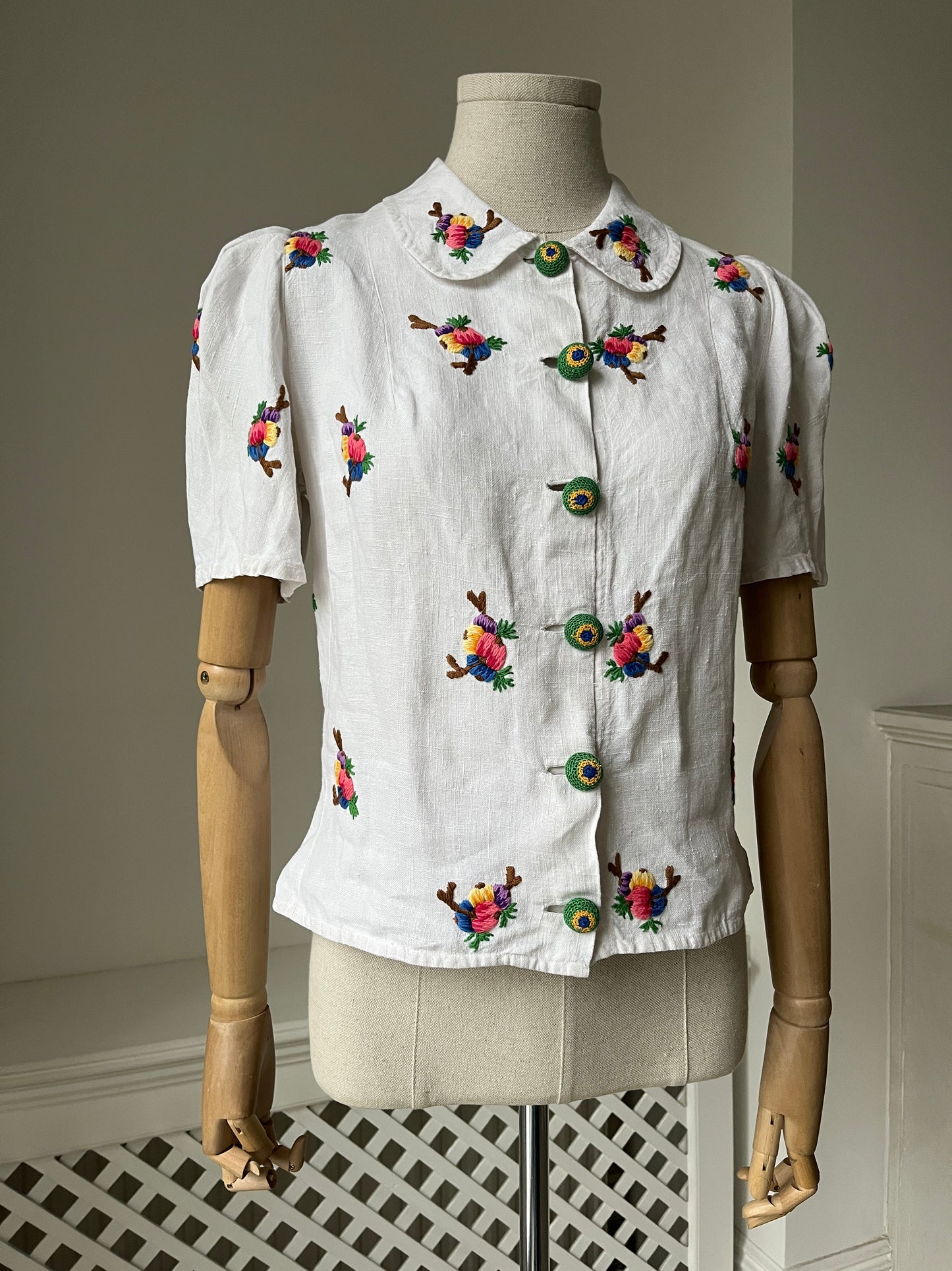 1930s Floral Embroidered Linen Weave Blouse