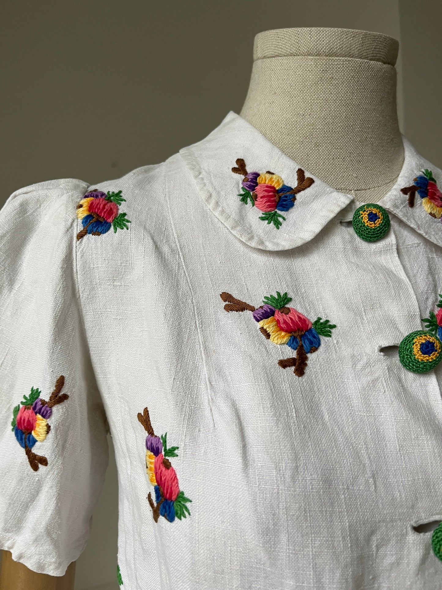 1930s Floral Embroidered Linen Weave Blouse