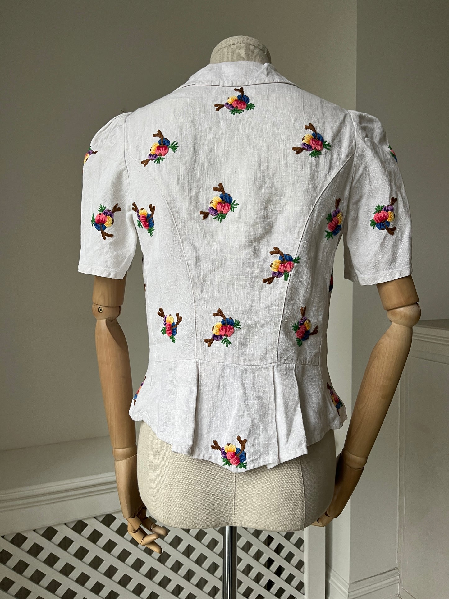 1930s Floral Embroidered Linen Weave Blouse