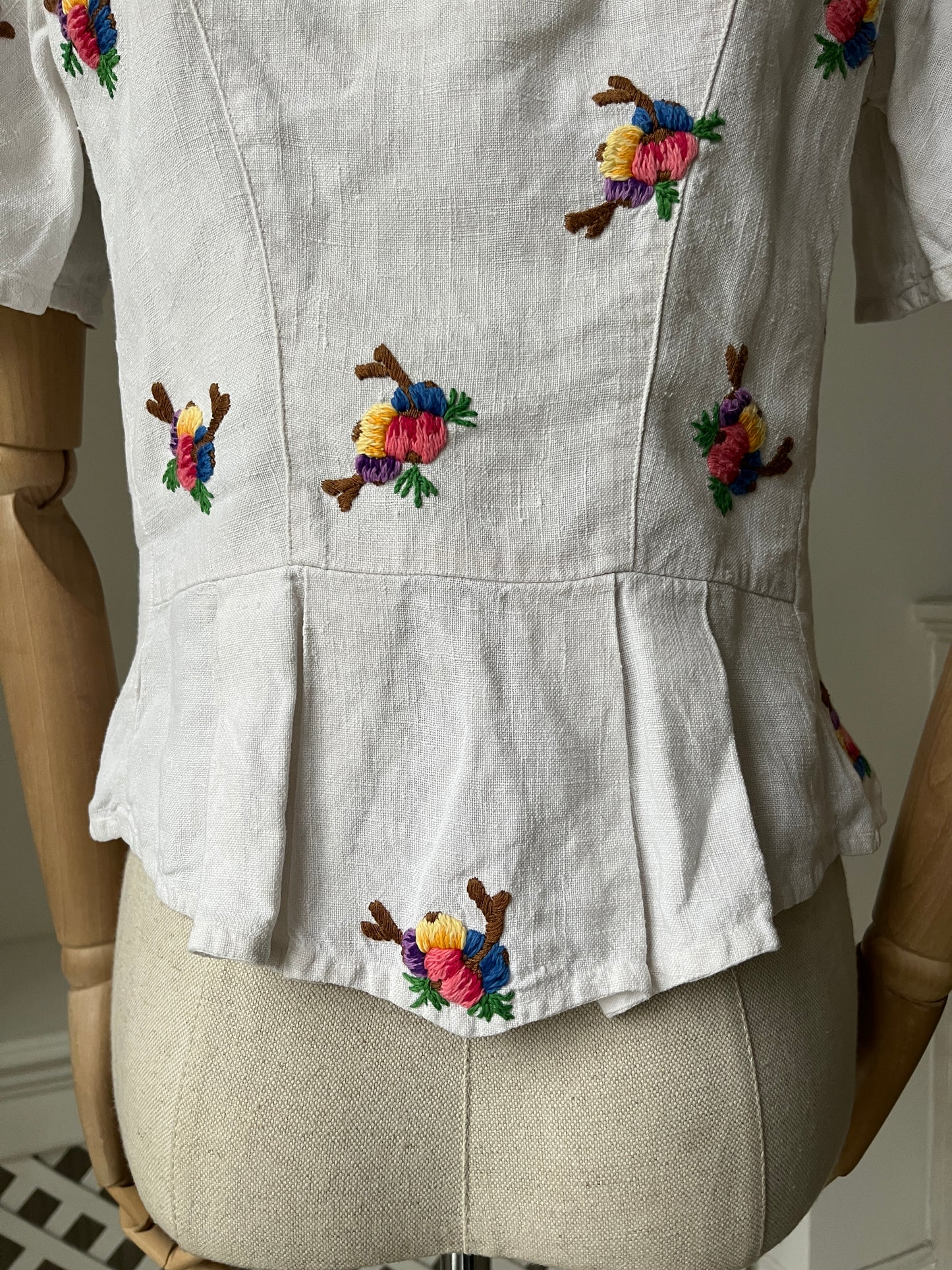 1930s Floral Embroidered Linen Weave Blouse