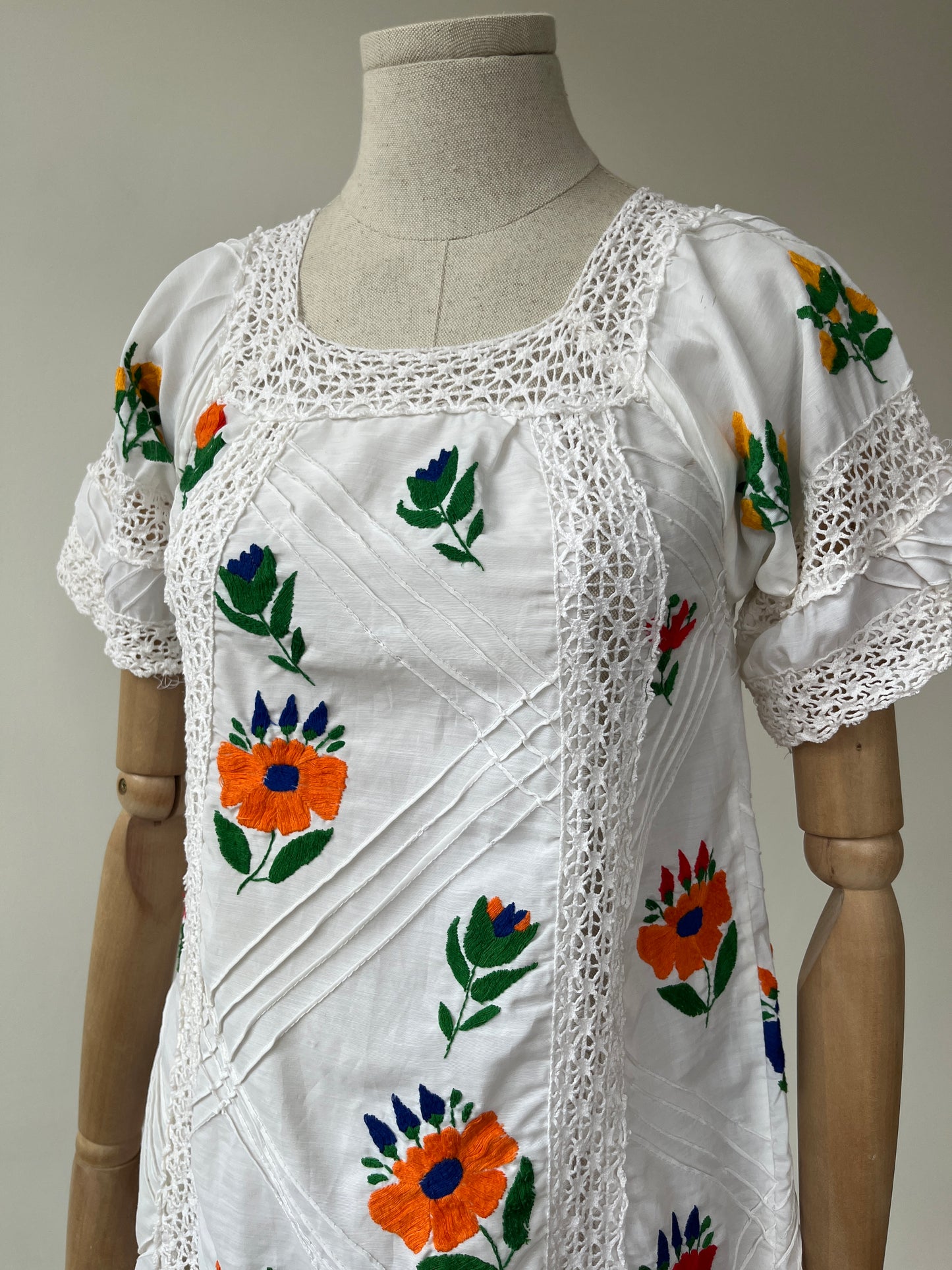 1970s Embroidered Mexican Folk Blouse