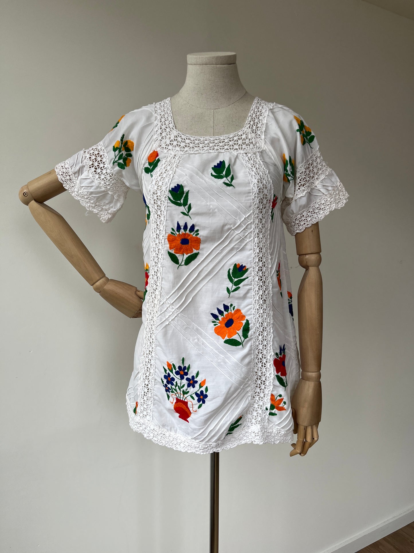 1970s Embroidered Mexican Folk Blouse