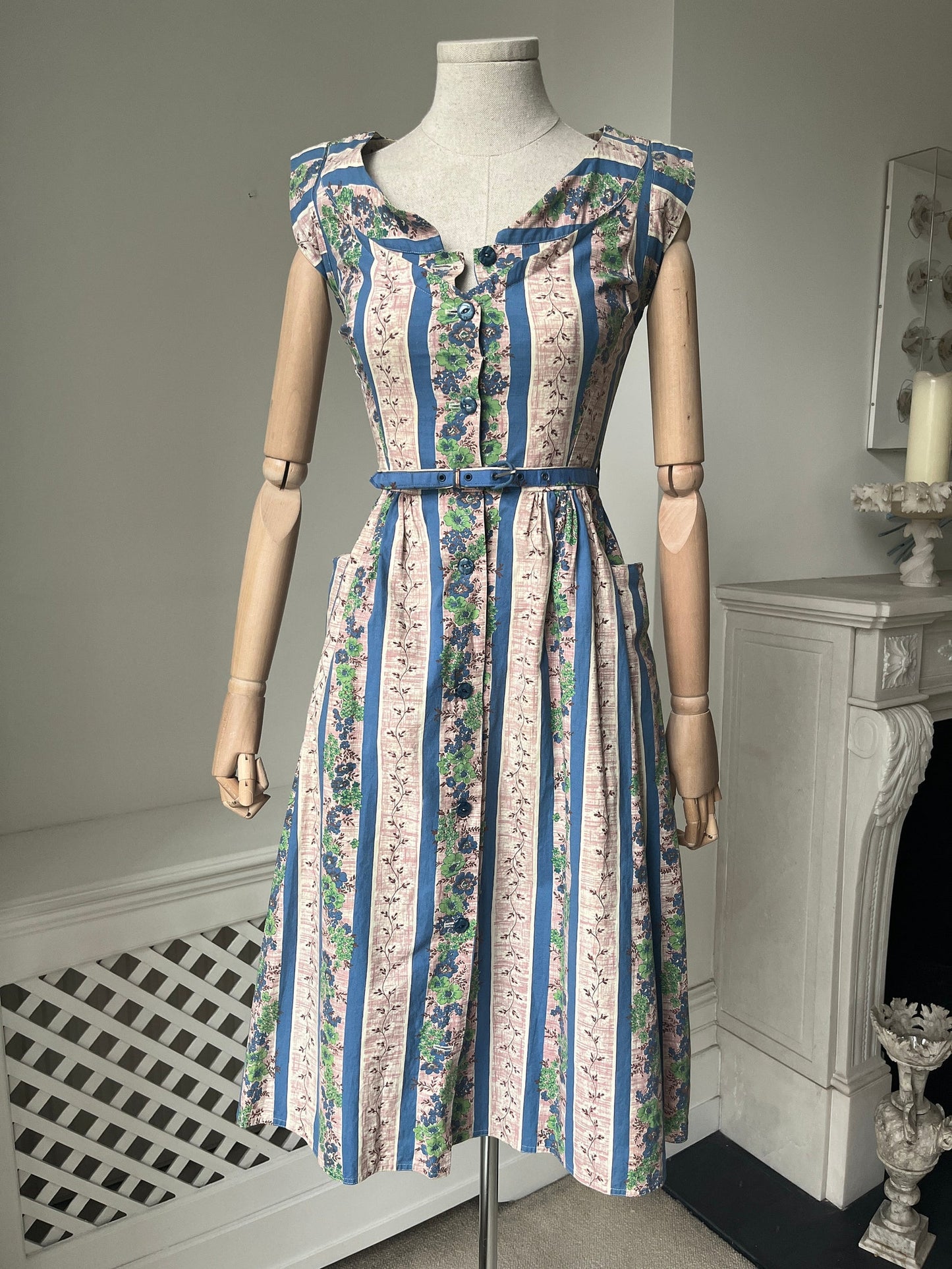 1950s Stiff Cotton Floral Day Dress