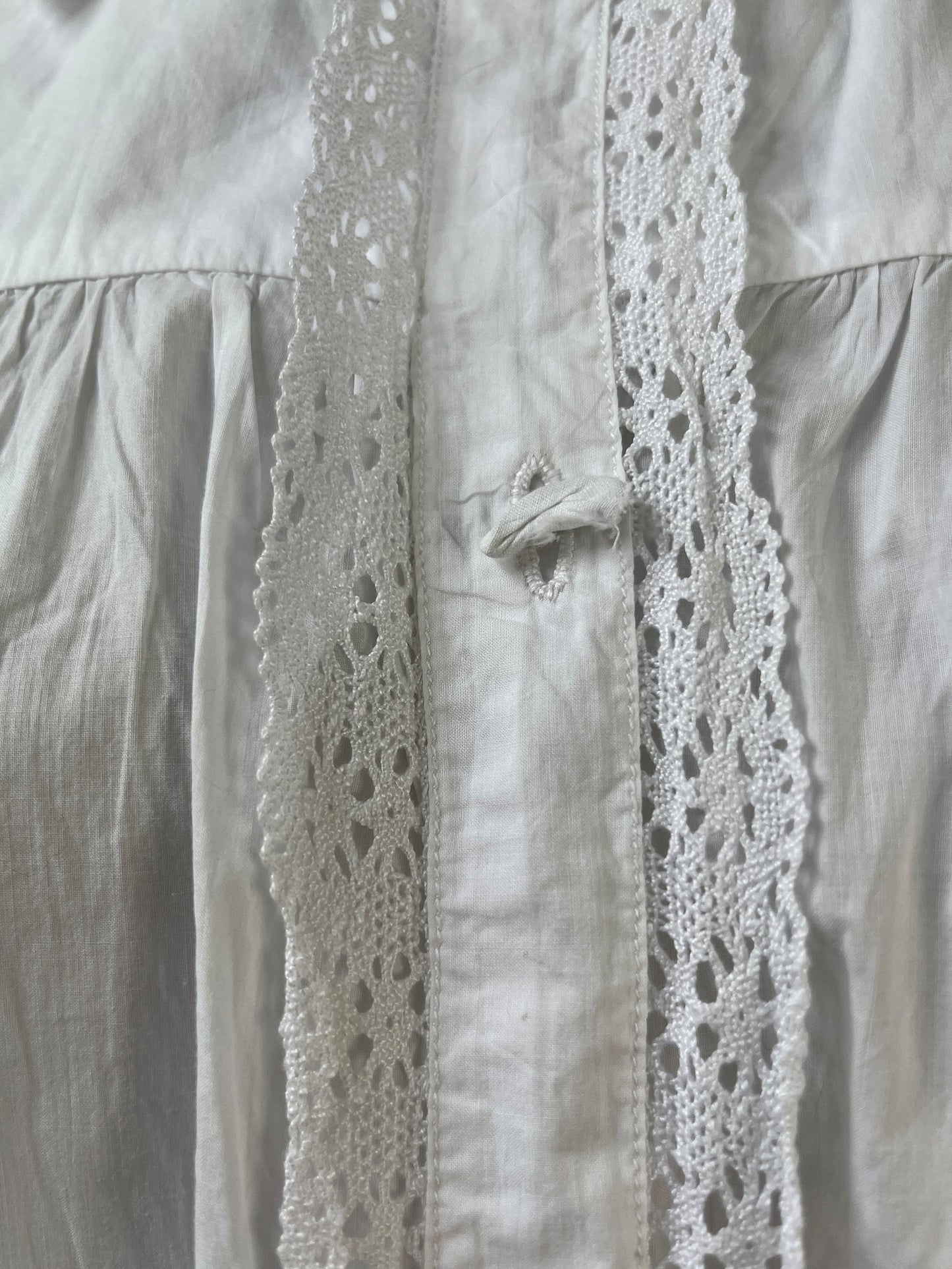 1900s 1910s Edwardian White Collared Cotton Smock Nightgown