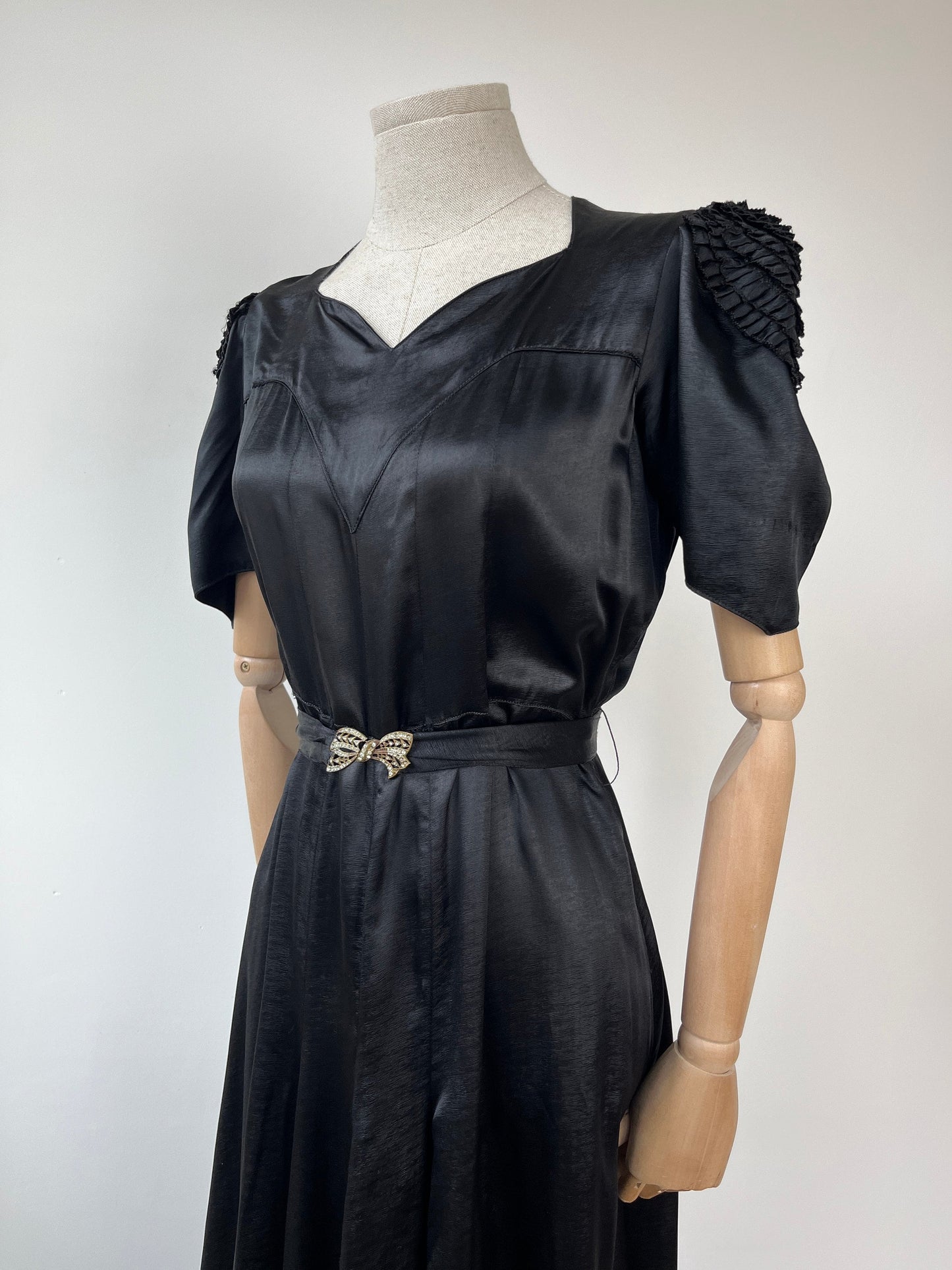 1930s 1940s Black Gleaming Woven Gown with Puffed Sleeves and Belt