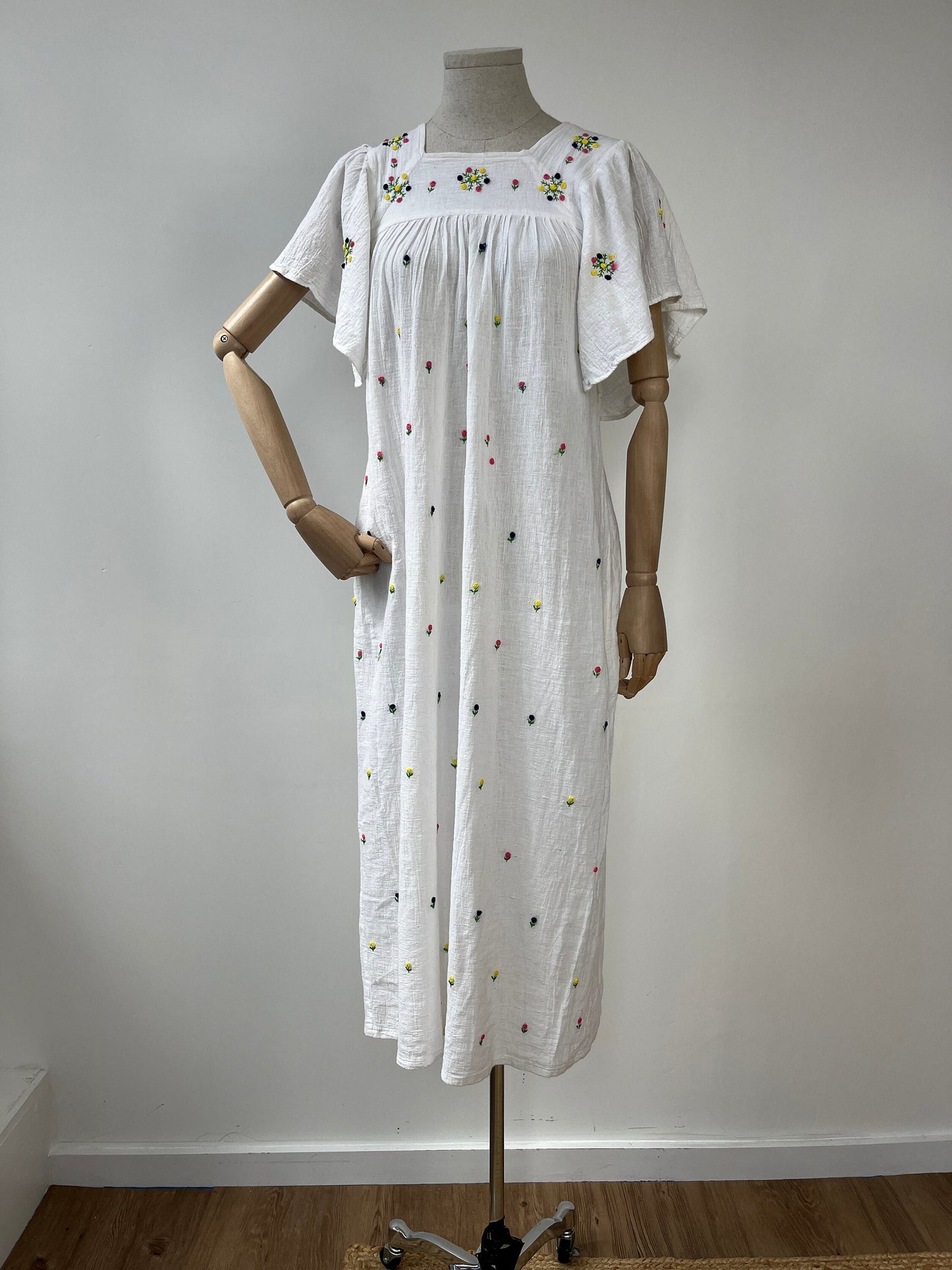 1970s Made in India Cheesecloth Embroidered Floral Smock Dress